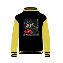 Laden Sie das Bild in den Galerie-Viewer, Shooting Cowboy - CountrySzene.ch Logo Varsity Jacket
